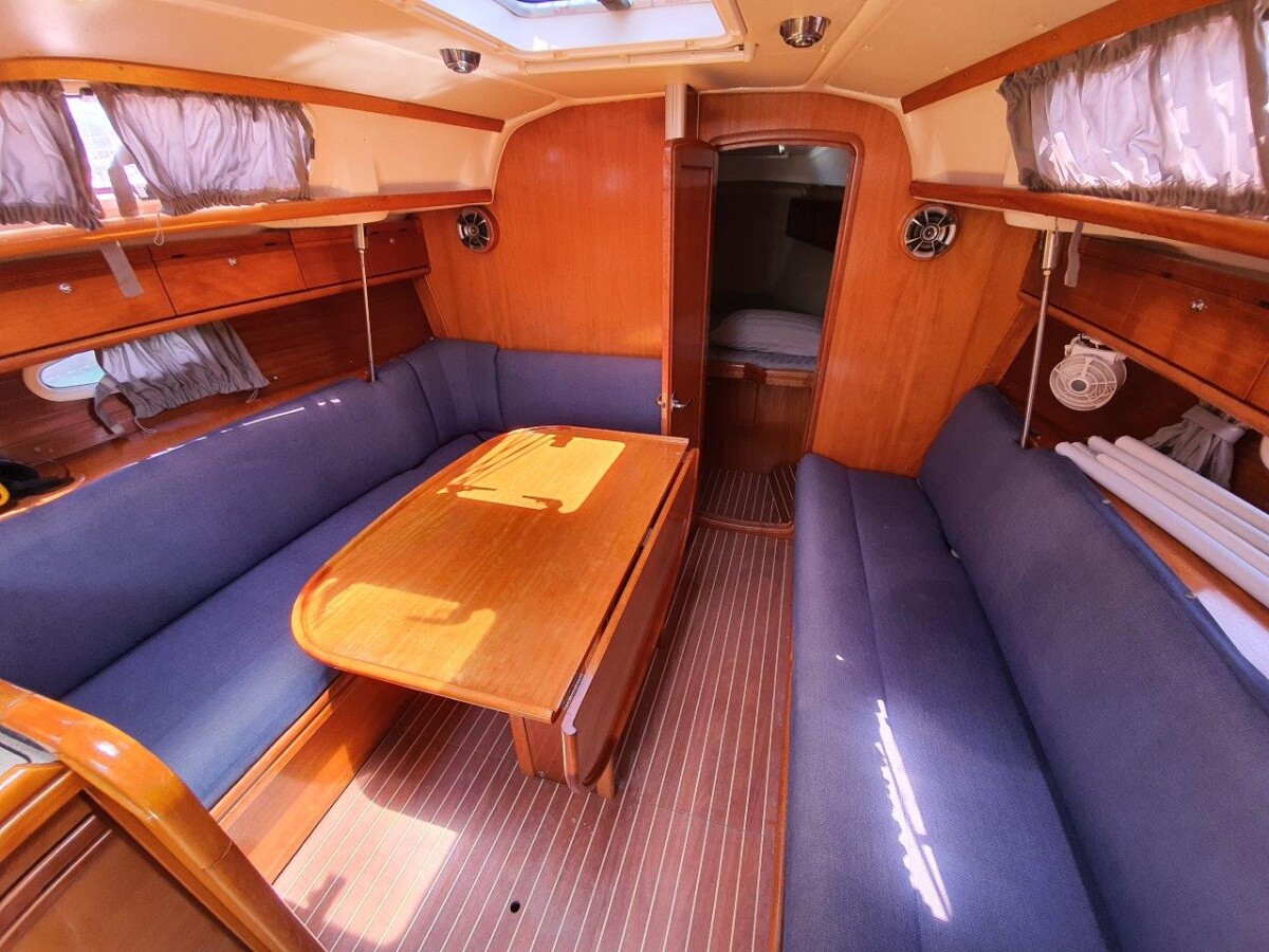 Interior saloon of Bavaria Cruiser 34 Andaman Cruiser