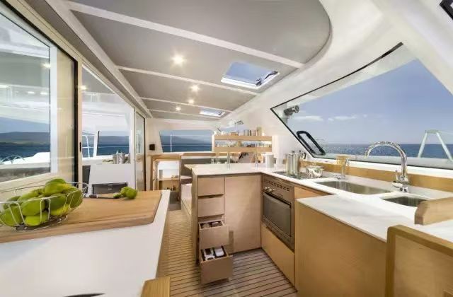 Boat photo 13