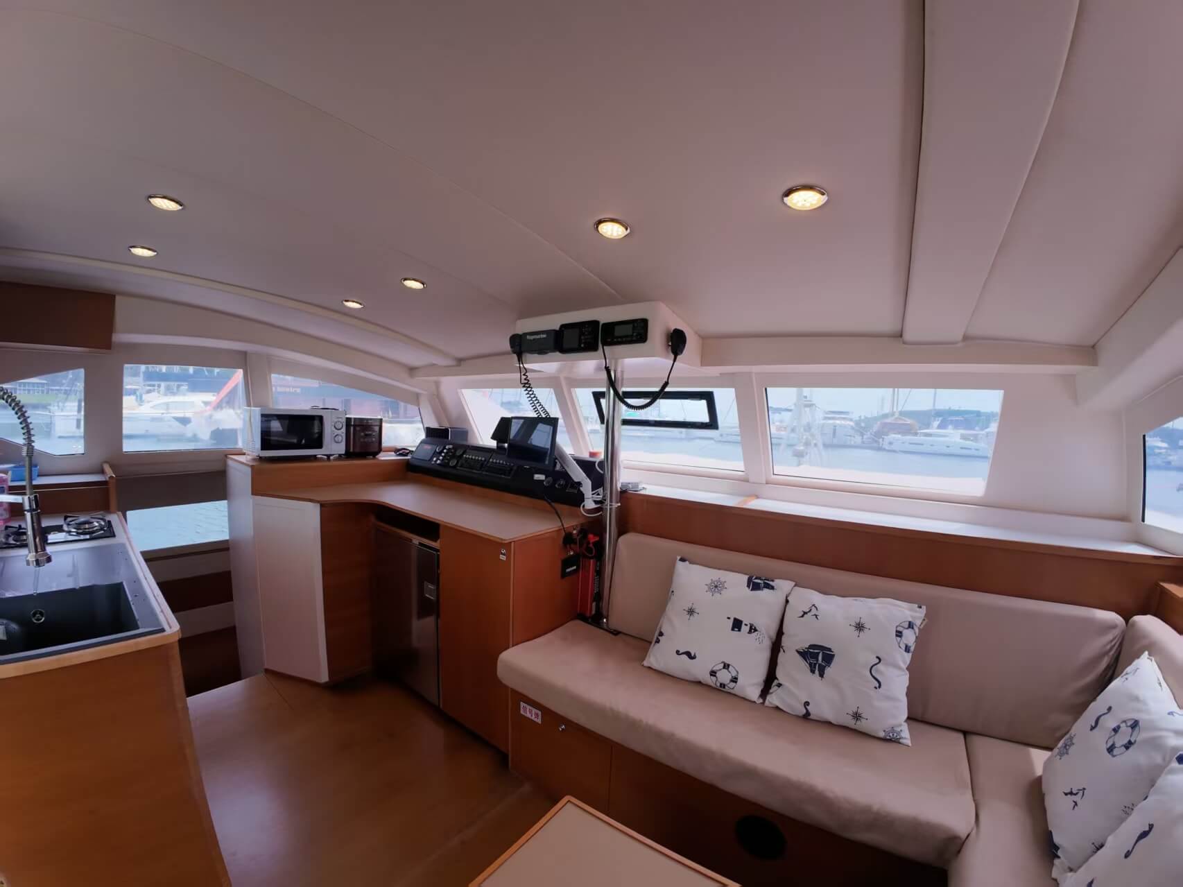 Boat photo 9