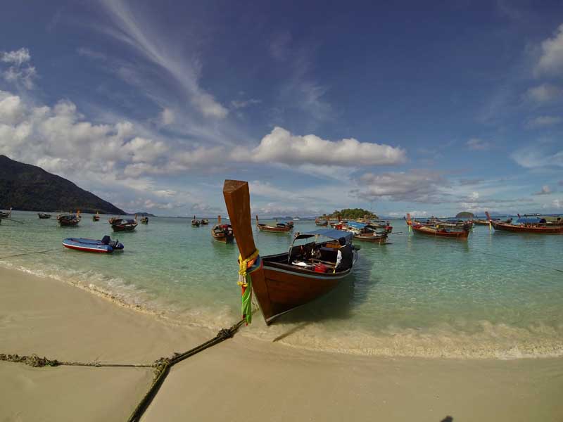 Bright turquoise lagoon and white sand like Koh Lipe